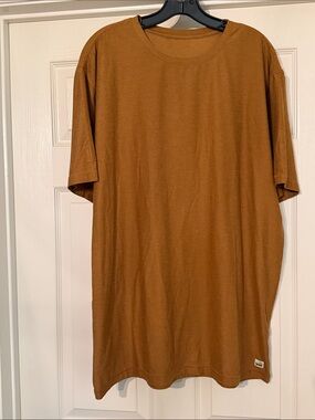 Men’s Vuori Tee
